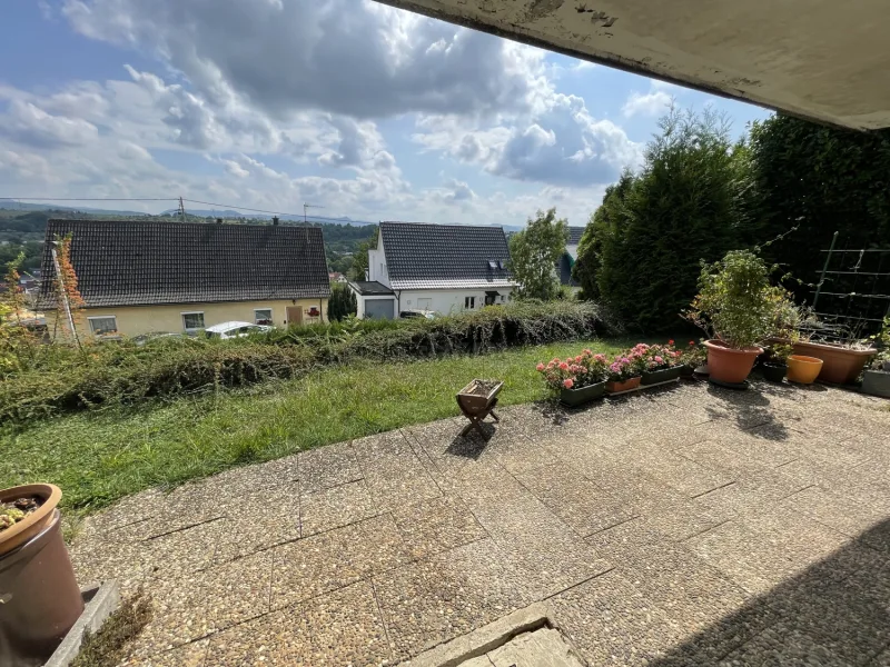Terrasse UG - Haus kaufen in Nürtingen - Aus 2 mach 3! Panoramaausblick mit vielen Möglichkeiten!