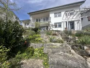Treppe von Garten zur Terrasse