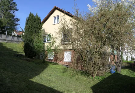 Westansicht mit Garten Süd und West - Haus kaufen in Eislingen - 2-Familienhaus mit großen Terrassen in sehr beliebter Lage