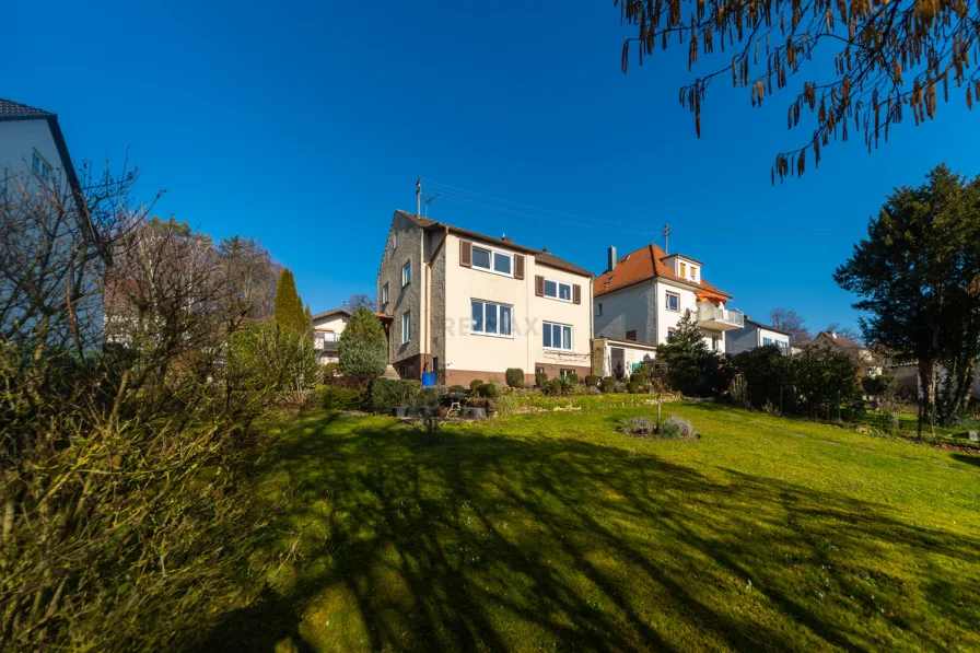 Blick vom Garten - Haus kaufen in Göppingen-Faurndau - Exzellenter Standort in ruhiger, begehrter Ortsrandlage mit hohem Wohnwert !