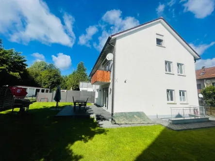 Außenansicht - Haus kaufen in Eislingen - Eine großzügige Doppelhaushälfte mit großem Garten wartet auf Sie!