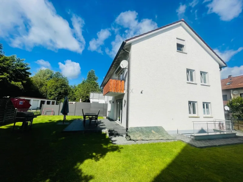 Außenansicht - Haus kaufen in Eislingen - Eine großzügige Doppelhaushälfte mit großem Garten wartet auf Sie!