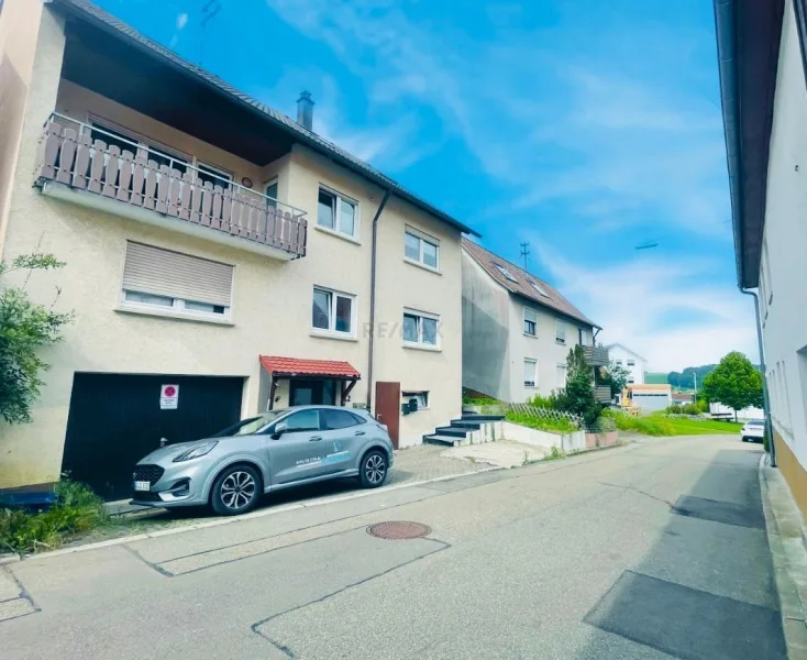 Außenansicht - Haus kaufen in Böhmenkirch - Entdecken Sie die Ruhe und Schönheit des Landlebens mit diesem 3-Familienhaus