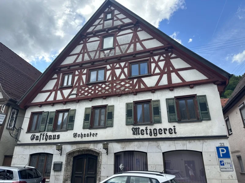 Außen Ansicht - Gastgewerbe/Hotel kaufen in Wiesensteig - Stop! Ideal für Investoren und Eigennutzer! 2 in 1! Wohn- und Geschäftshaus!