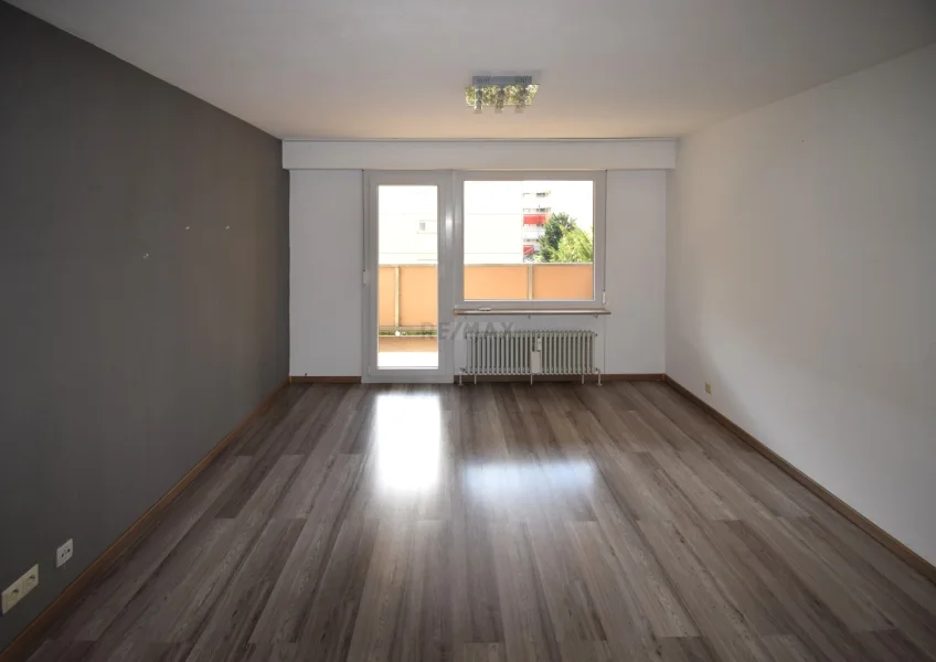 Titelbild - Wohnung kaufen in Eislingen - Gemütliche 2-Zimmer-Wohnung mit Balkon und eigenem Stellplatz!