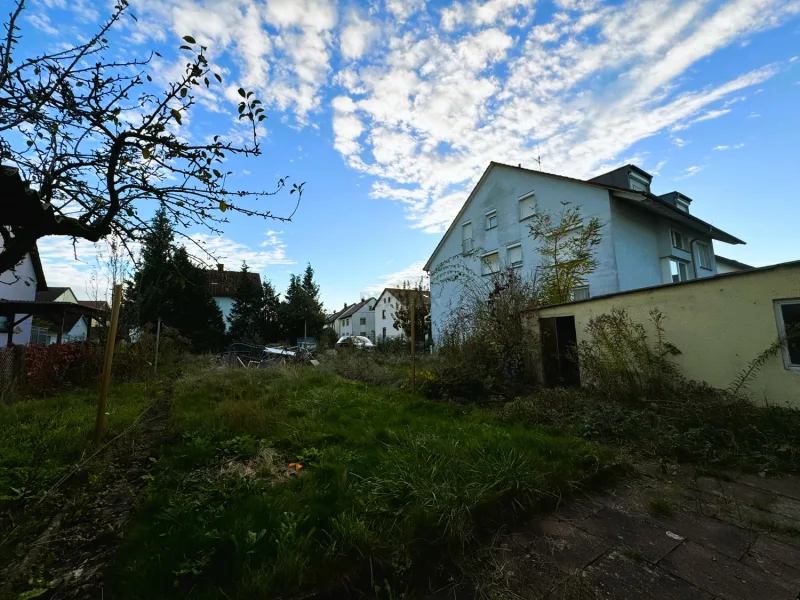 Garten und Baugrundstück