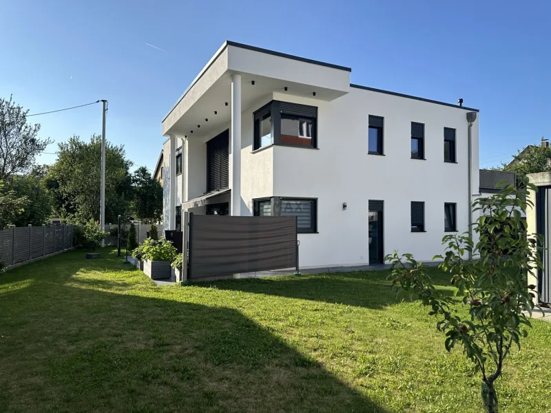 Garten - Haus kaufen in Kuchen - Modernes Einfamilienhaus mit viel Charme