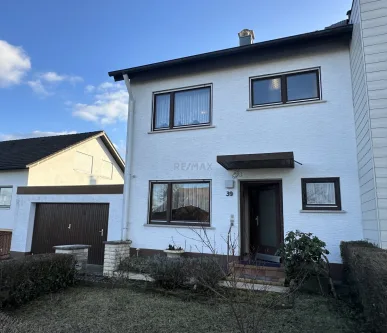 Außenansicht - Haus kaufen in Hattenhofen - Hereinspaziert... in ein Doppelhaus mit schönem Garten in ruhiger Lage