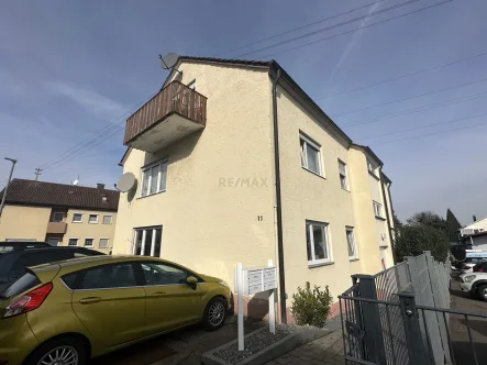 Zugang zum Eingang - Haus kaufen in Esslingen - Vielseitige Werkstatt mit 4 Wohneinheiten – Ihr Raum für Kreativität!