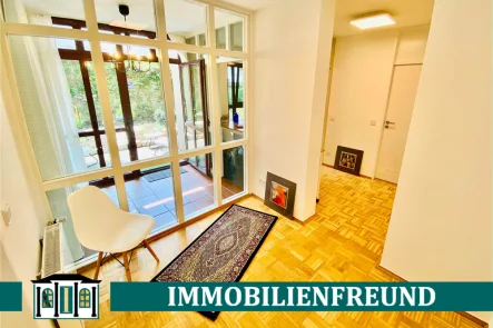 Titelbild - Wohnung kaufen in Wuppertal - Luxuriöses Apartment mit mediterranem Garten und TG-Platz