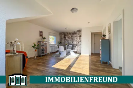 Titelbild - Wohnung kaufen in Wuppertal - Komplett sanierte DG-Wohnung inkl. neuer Einbauküche in TOP-Lage von Cronenberg