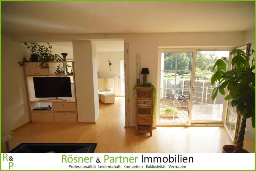 Wohnzimmer - Wohnung kaufen in Frankfurt am Main - *Modernisierte 4-Zi-Whg. mit zwei Balkonen und Gemeinschaftsgarten - nahe der Niddaauen in Harheim*