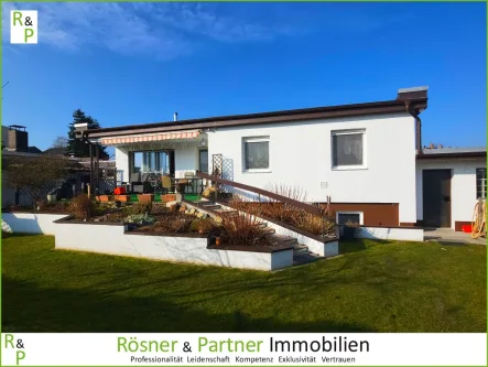 Gartenansicht - Haus kaufen in Darmstadt - *FAMILIEN WILLKOMMEN! TOP gepflegter Bungalow in gesuchter Feldrandlage von Darmstadt-Wixhausen*