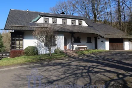  - Haus kaufen in Homburg - Schöne Landhaus-Villa in unverbaubarer Orts- und Waldrandlage von Homburg