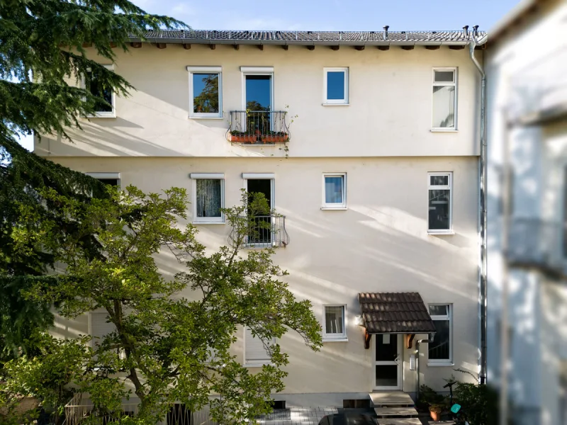 Hockenheim_Front_Innenhof - Wohnung kaufen in Hockenheim - Sonnige und gemütliche  2 Zimmer Wohnung