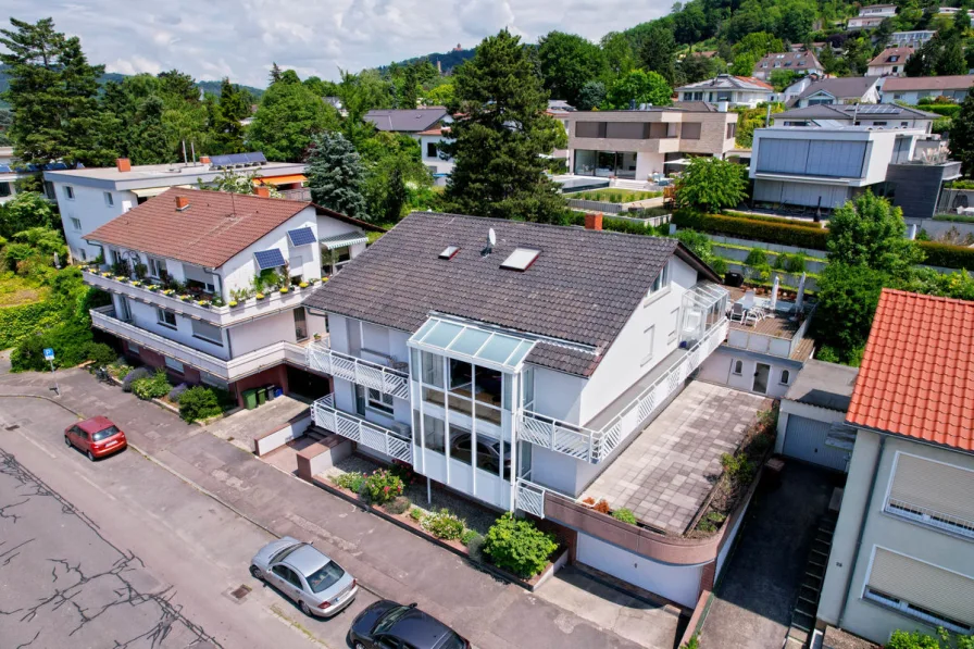 Vorderansicht 2 - Haus kaufen in Weinheim - Traumhaus mit Weitblick, drei von vier Einheiten werden leer