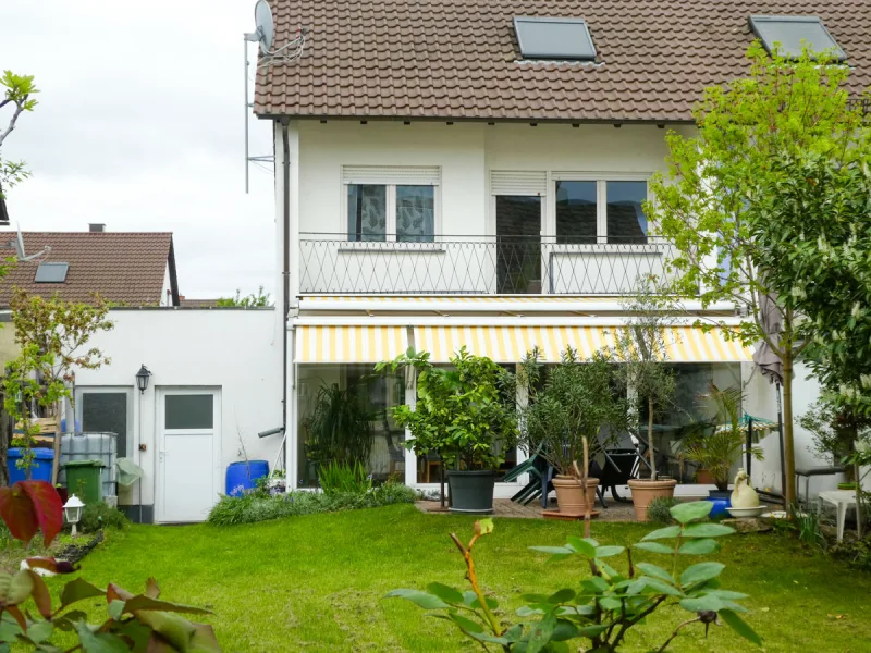 Garten mit Haus - Haus kaufen in Haßloch - Renoviertes Haus mit traumhaften Wintergarten und Garage!