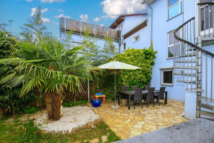 Garten - Haus kaufen in Ludwigshafen am Rhein - Komfortables und hochmodernes Niedrigenergiehaus mit großem Garten, Dachterrasse und Doppelgarage!!