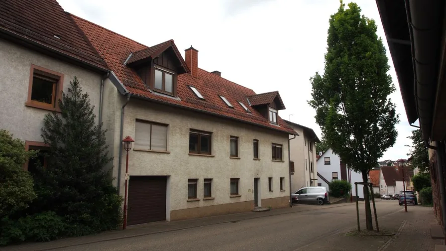 Haus von vorne Foto3 - Haus kaufen in Epfenbach - Genug Platz für 3-4 Wohnungen