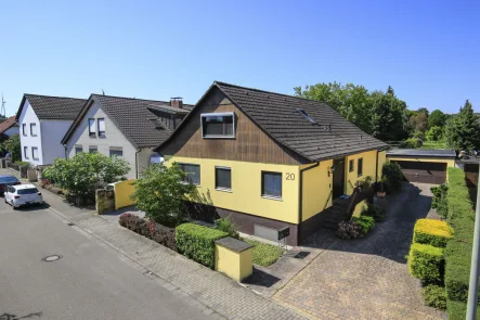 Skybild  - Haus kaufen in Harthausen - 2 Familienhaus mit Traumgarten, 2 Stellplätzen und Doppelgarage