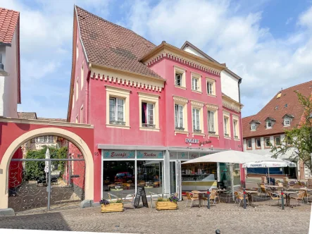 Hausansicht - Haus kaufen in Edenkoben - MFH in bester Lage und gut vermietet, 6% Rendite!