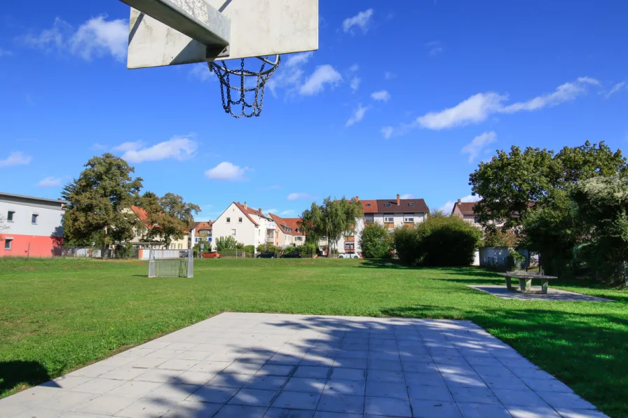 Basketballkorb nebenan