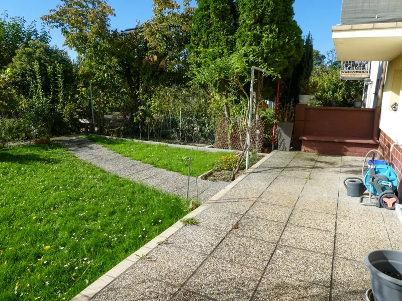 Garten mit Terrasse