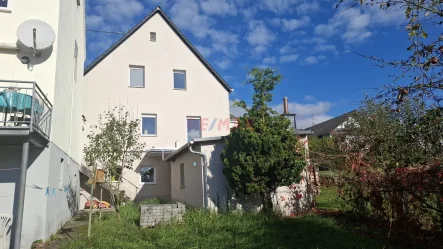 Sicht von hinten - Haus kaufen in Altendiez - Kernsaniertes Einfamilienhaus zum Einzug bereit!!