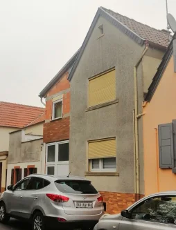 Haus von vorne 1 - Haus kaufen in Bockenheim an der Weinstraße - Haus mit Dachterrasse