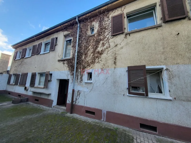  - Haus kaufen in Mannheim - Handwerker aufgepasst !! 4 Wohnungen mit Potenzial -Mehrfamilienhaus in 68169 Mannheim