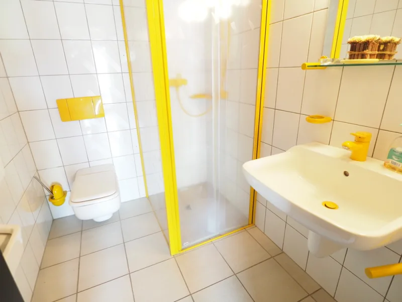 Einliegerwohnung: Badezimmer