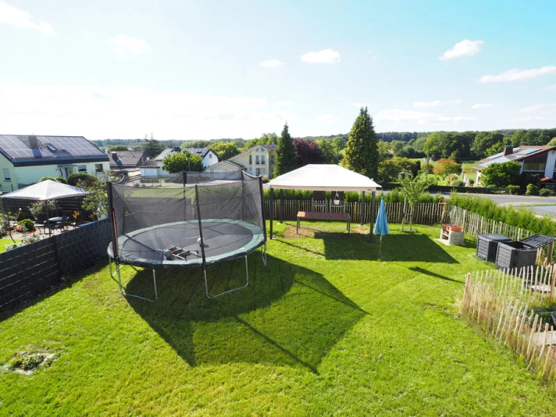 Blick von der Terrase in den Garten