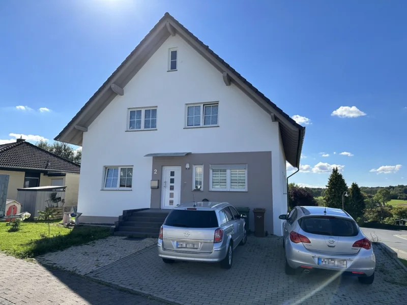 Hausansicht - Haus mieten in Goddert - Großzügiges Einfamilienhaus mit Kamin, schönem Garten und hochwertiger Einbauküche