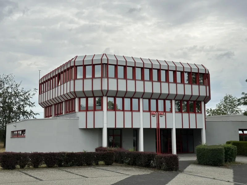 Objektansicht - Büro/Praxis mieten in Ebernhahn - Attraktive Bürofläche im 2. OG eines hochmodernen Fitness- und Gesundheitscenters