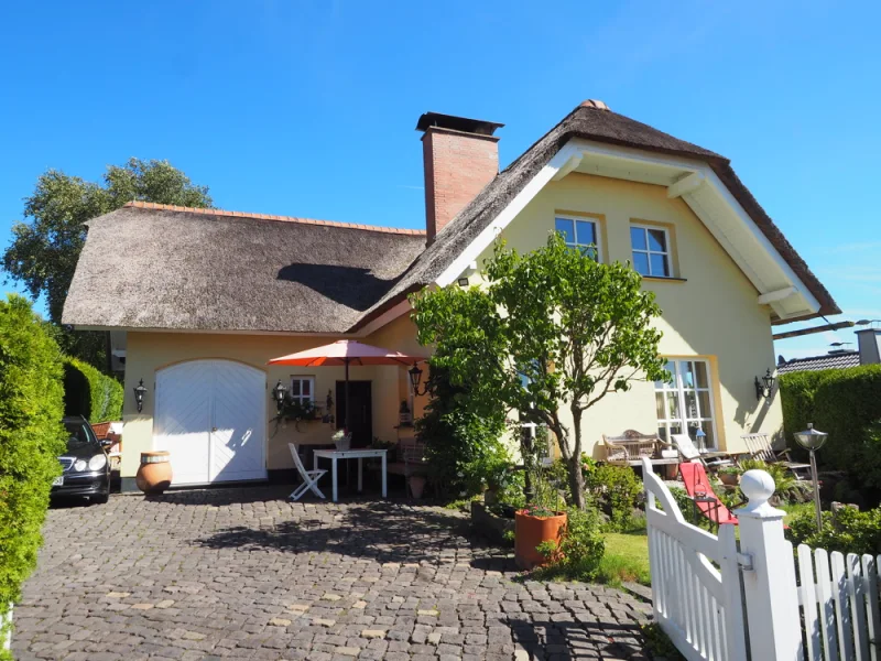 Frontansicht - Haus kaufen in Kadenbach - Schmuckes Landhaus in Ortsrandlage