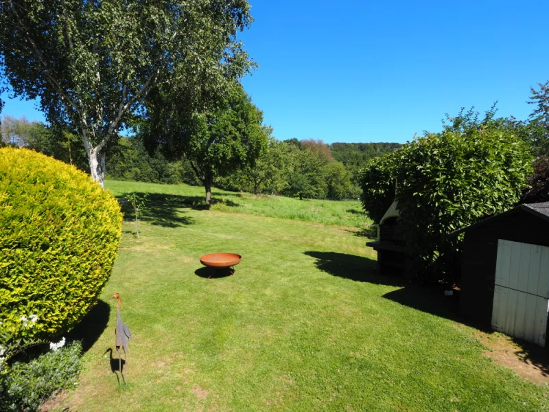 Gartenansicht mit Blick ins Grüne