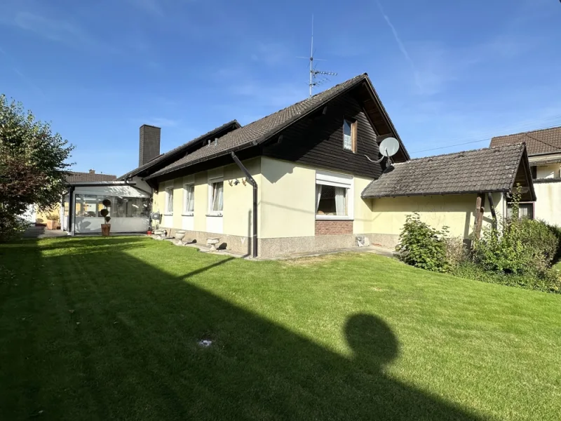 Seitenansicht - Haus kaufen in Ransbach-Baumbach - Gemütliches Einfamilienhaus mit viel Platz und großem Grundstück