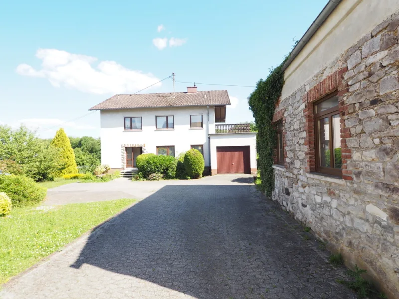 Blick von Schmiede auf das Wohnhaus