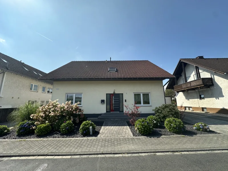 Frontansicht - Haus kaufen in Ransbach-Baumbach - Gepflegtes Einfamilienhaus mit Einliegerwohnung sucht neuen Eigentümer