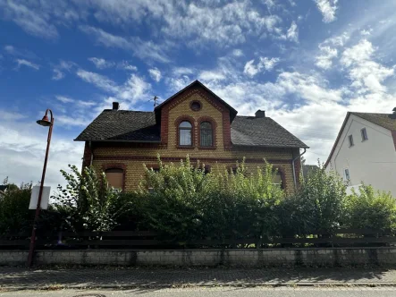 Straßenansicht - Haus kaufen in Sessenhausen - Gemütliches Bauernhaus mit Nebengebäude und großzügigem Innenhof