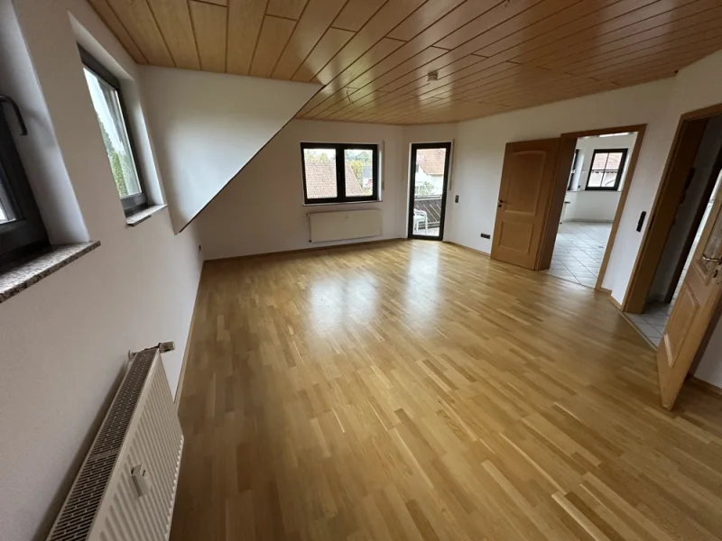 Wohnzimmer  - Wohnung mieten in Staudt - Großzügige Wohnung in beliebter Wohnlage - Garten / Garage / Balkon