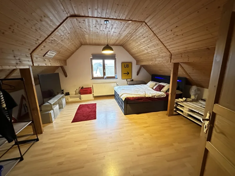 Schlafzimmer DG