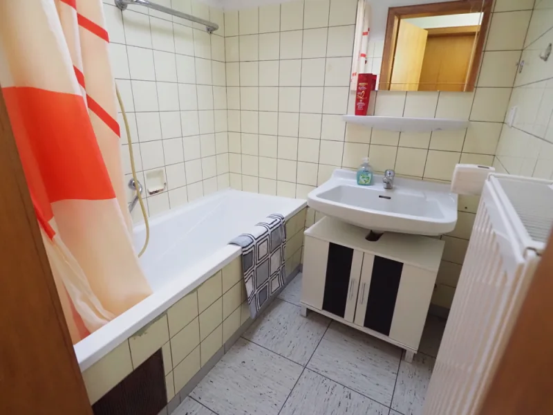 Wohnung 5: Badezimmer DG