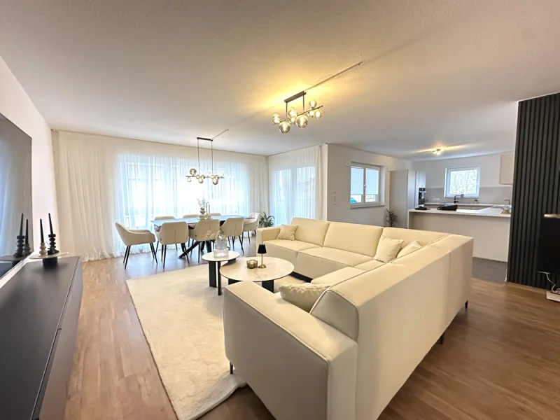 Großer Wohn-/Essbereich - Wohnung mieten in Neuwied - Lichtdurchflutete 3-Zimmer-Wohnung mit herrlichem Balkon und Tiefgaragenstellplatz