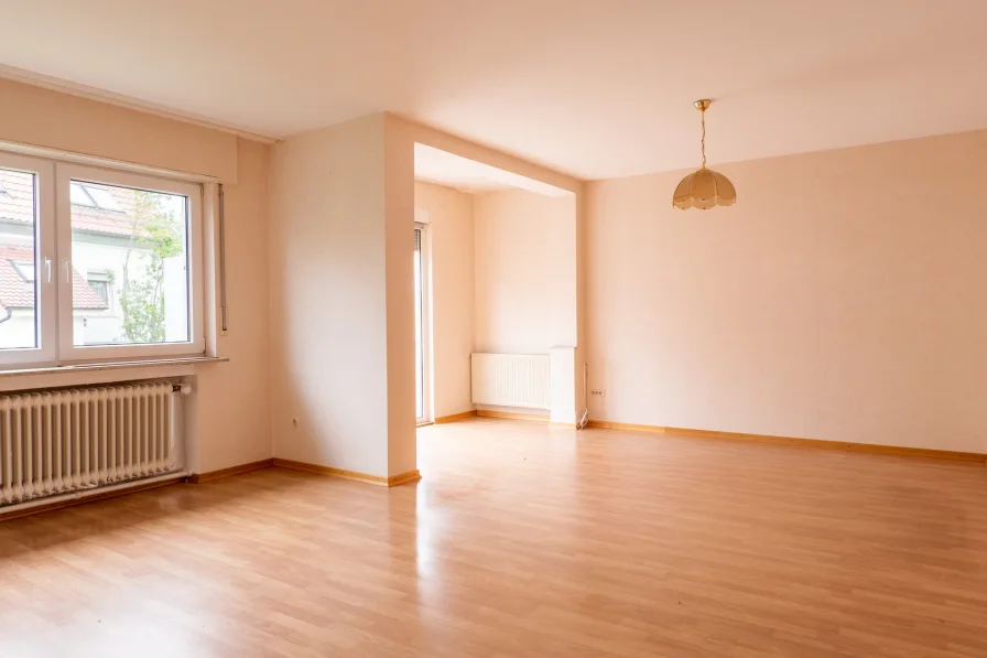 Wohnbereich mit Terrasse - Haus kaufen in Leonberg - FAMILIENFREUNDLICH - RUHIGE LAGE - SOFORT FREI!