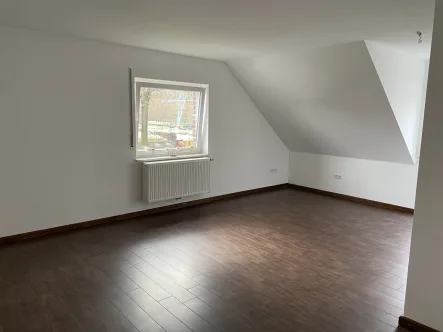 Wohnzimmer - Wohnung kaufen in Papenburg - Oberwohnung mit separaten Gartenanteil, Balkon, Einbauküche und Ausbaureserve!