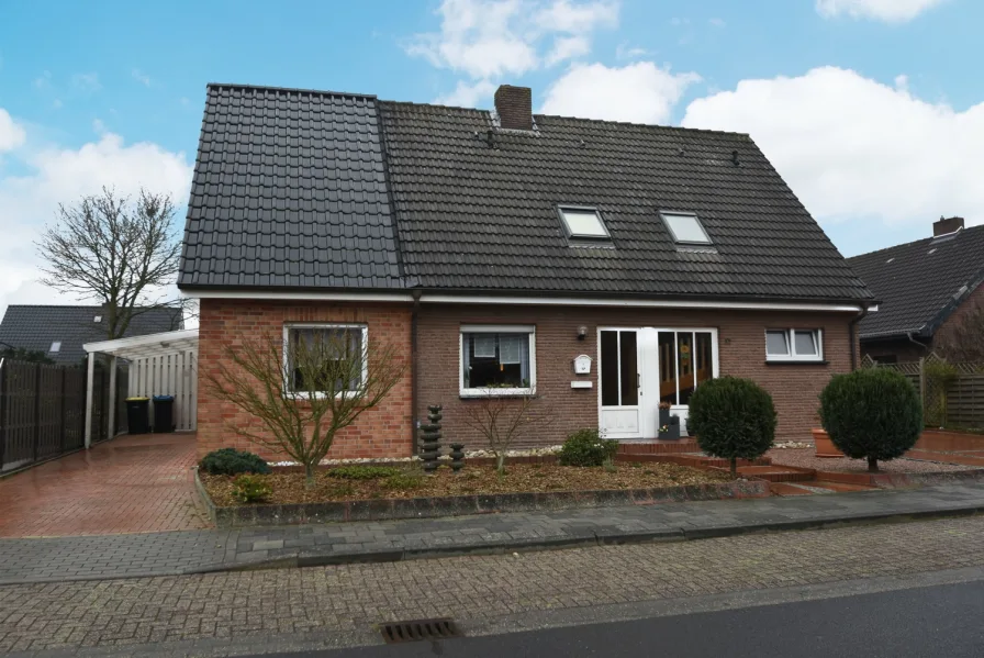 Vorderansicht - Haus kaufen in Papenburg - Zweifamilienhaus in zentraler Lage von Papenburg!