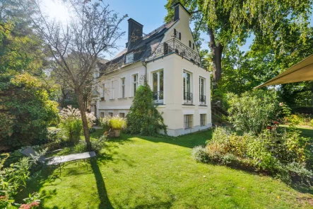 Hausansicht von hinten - Haus kaufen in Berlin - Exklusiv wohnen, sanierte Villa mit Historie