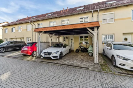 Hausansicht - Haus kaufen in Glienicke/Nordbahn - Sehr schön wohnen, Reihenmittelhaus in bester Lage