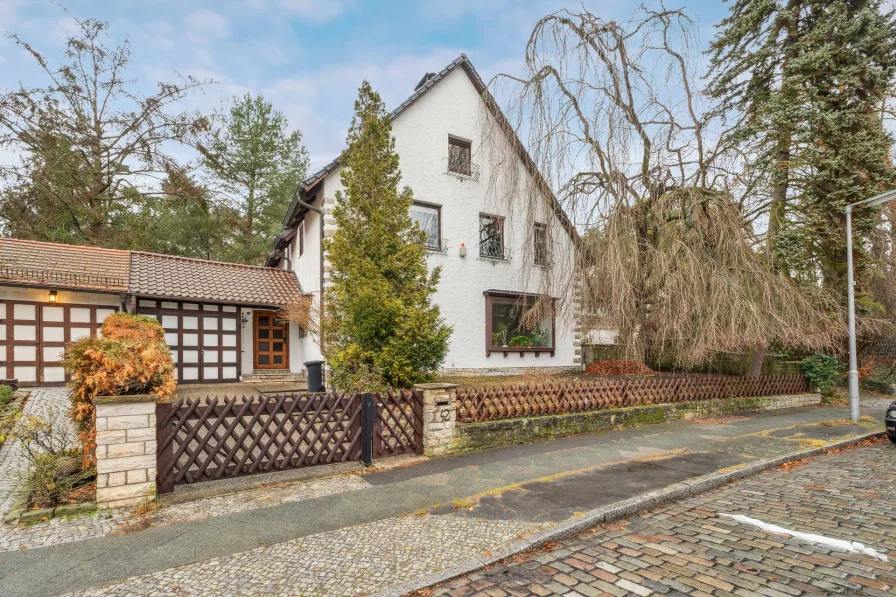 Hausansicht - Haus kaufen in Berlin - Schöner wohnen, Villa mit eigenem Zugang zum Schlachtensee